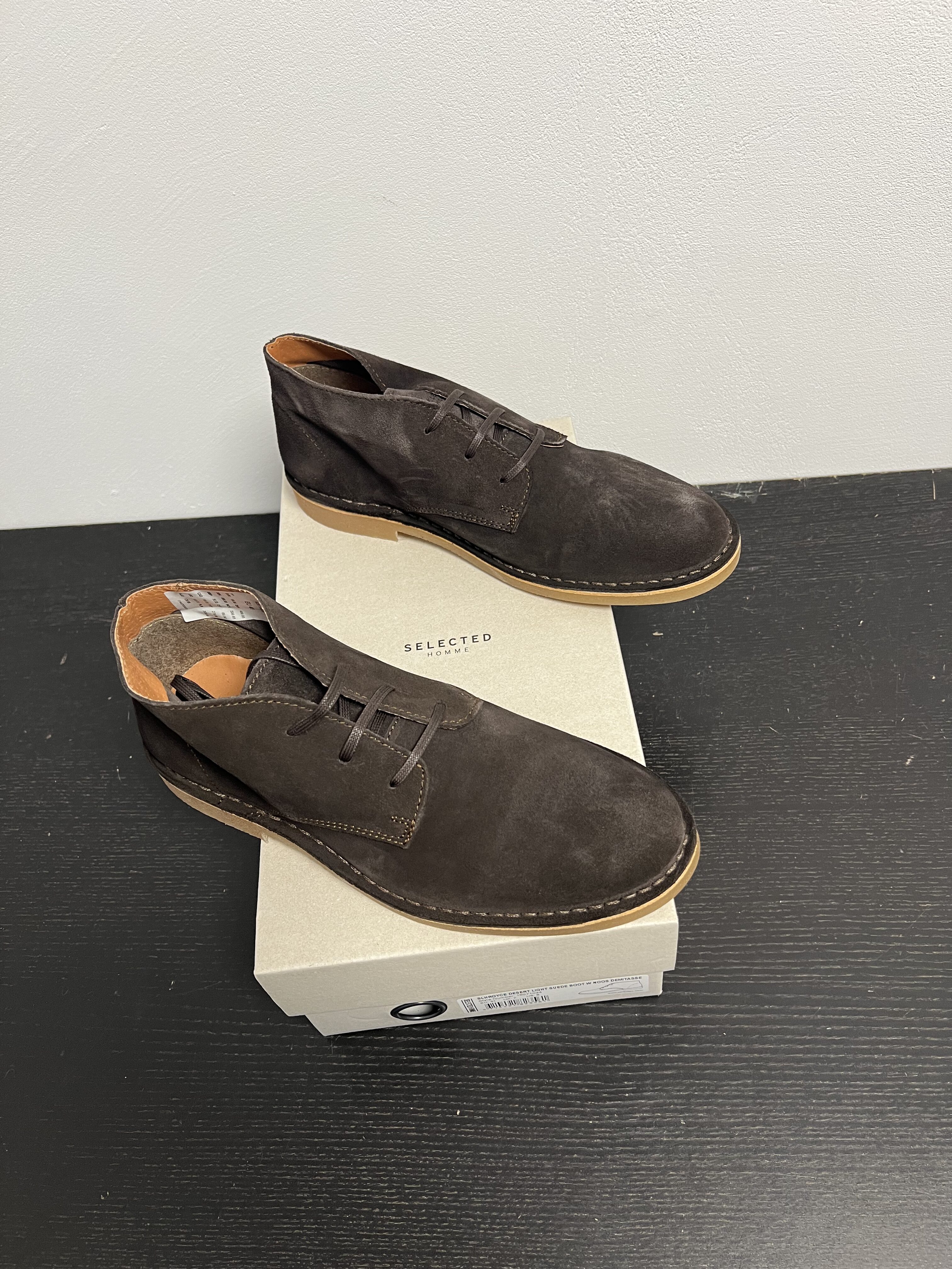 Box butów – 17 par (Obuwie Premium) | Strefa Mody Hurtowy mix obuwia premium – gotowy produkt do dalszej sprzedaży
