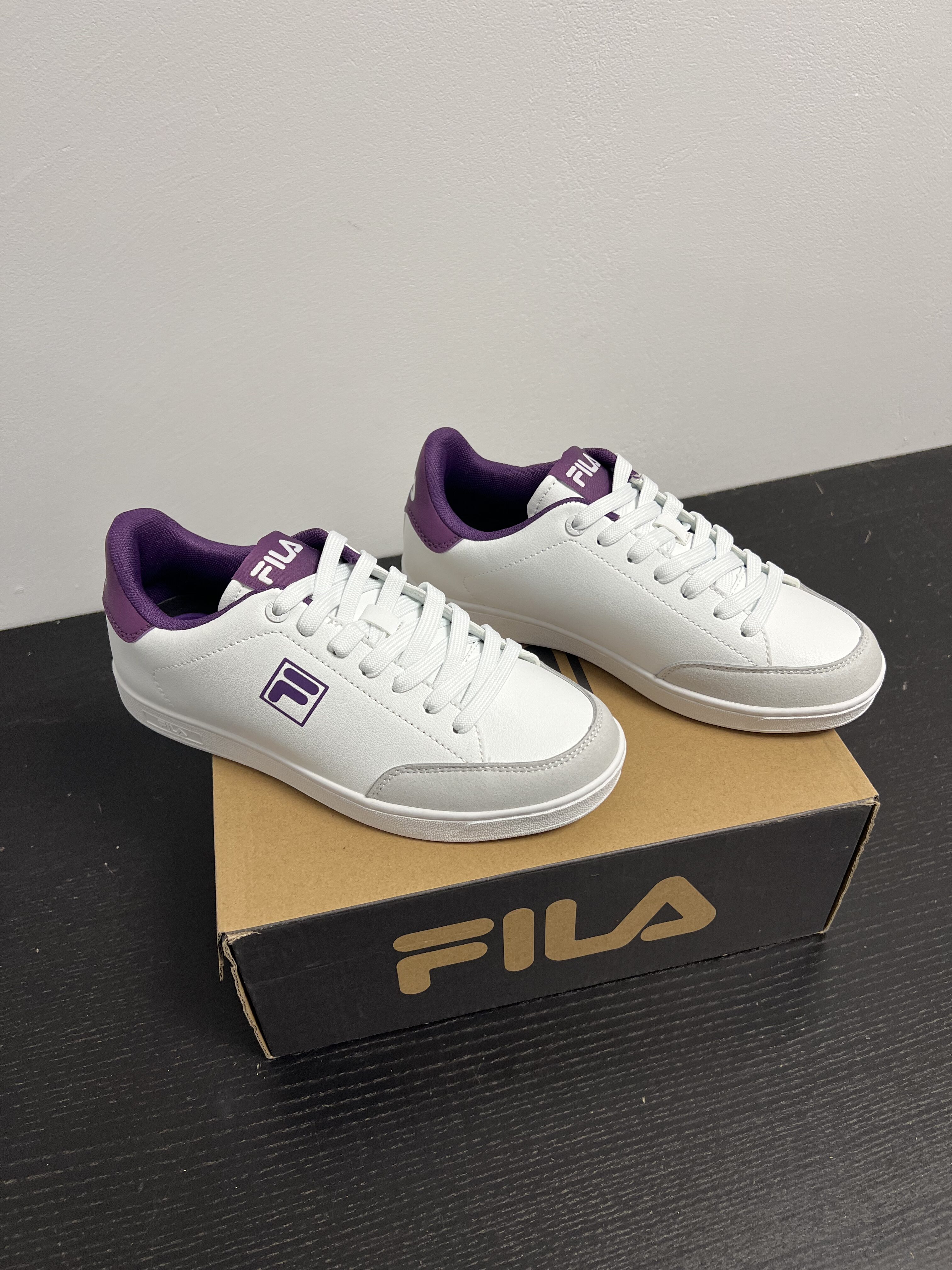 Box butów – 17 par (Obuwie Premium) | Strefa Mody Hurtowy mix obuwia premium dla sprzedaży online i offline