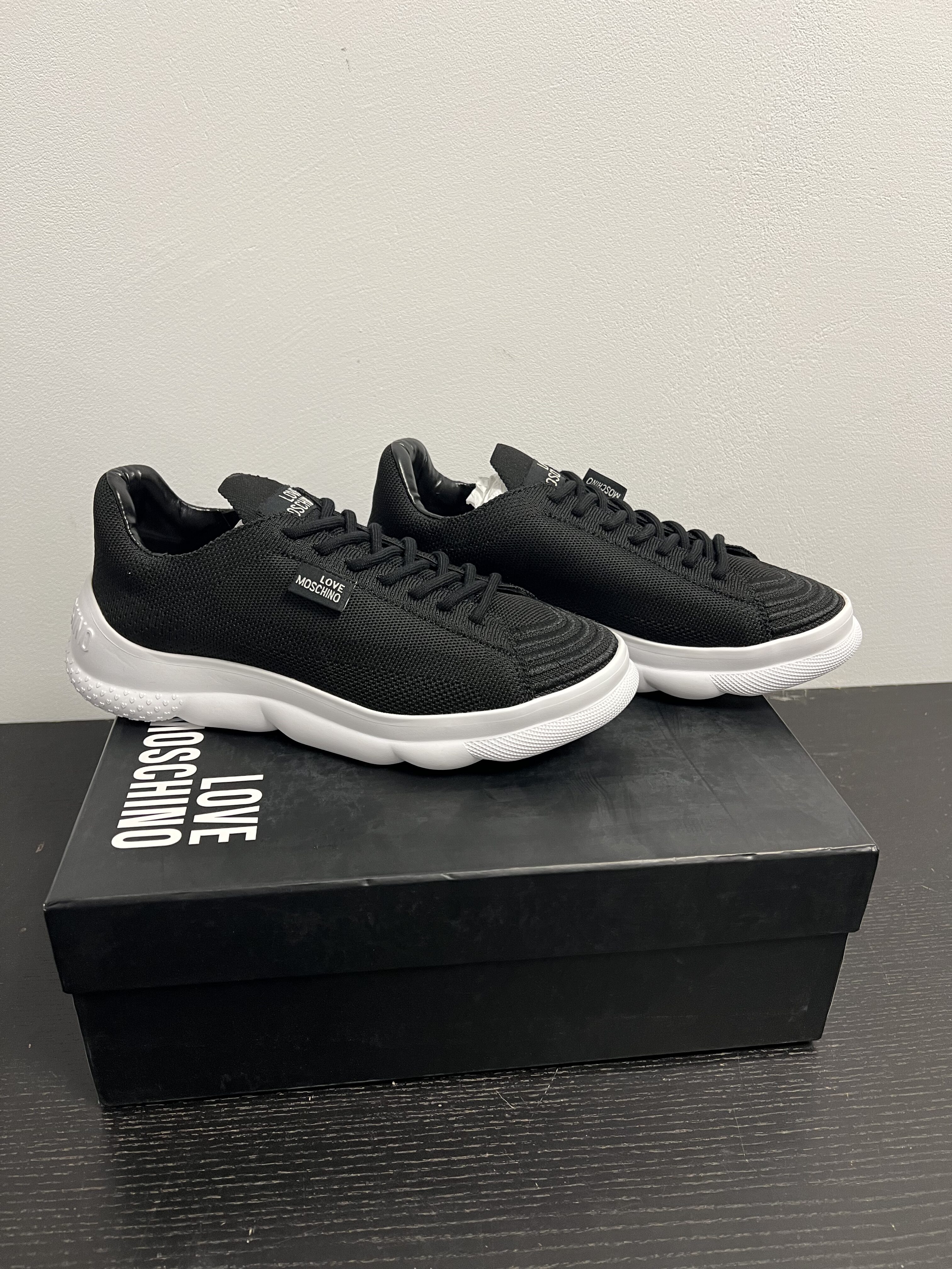 Box butów – 17 par | Obuwie Premium Strefa Mody Hurtowy mix obuwia premium do sprzedaży od pierwszego dnia