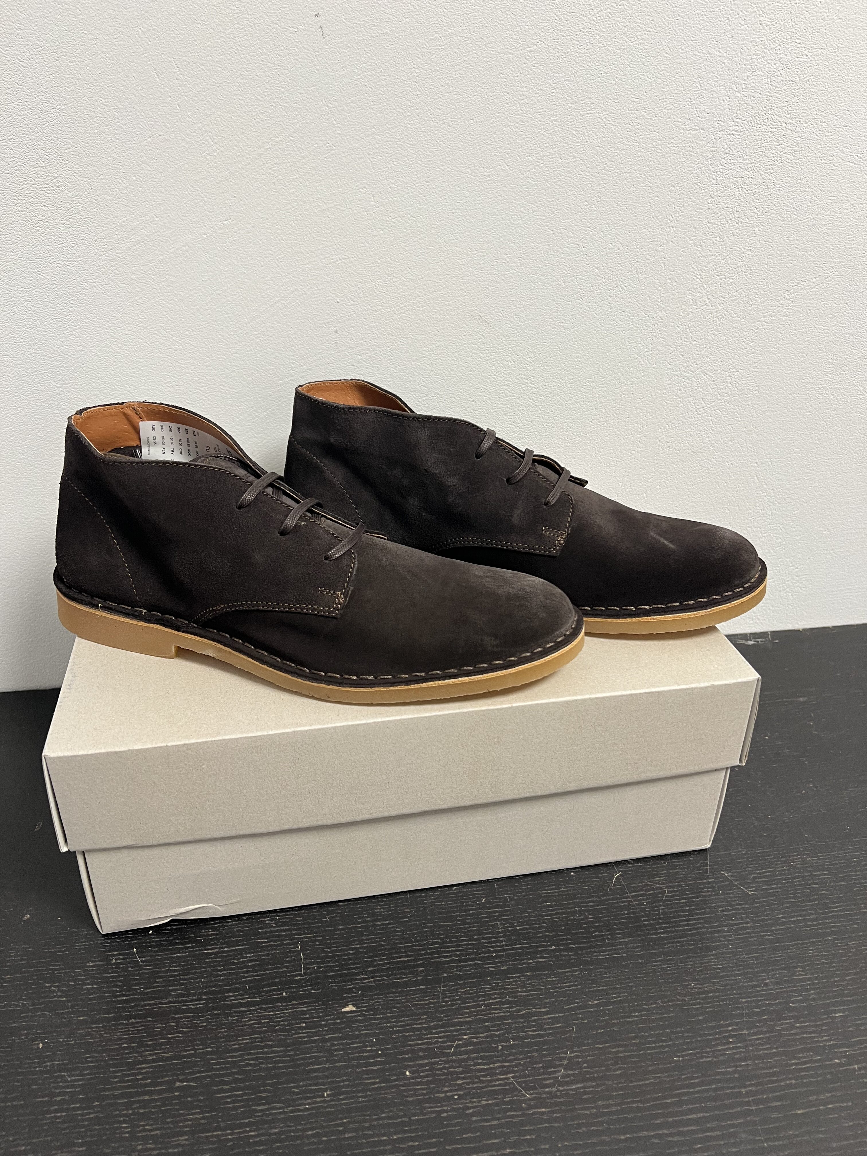 Box butów – 17 par | Obuwie Premium Strefa Mody Hurtowy mix obuwia premium do sprzedaży od pierwszego dnia