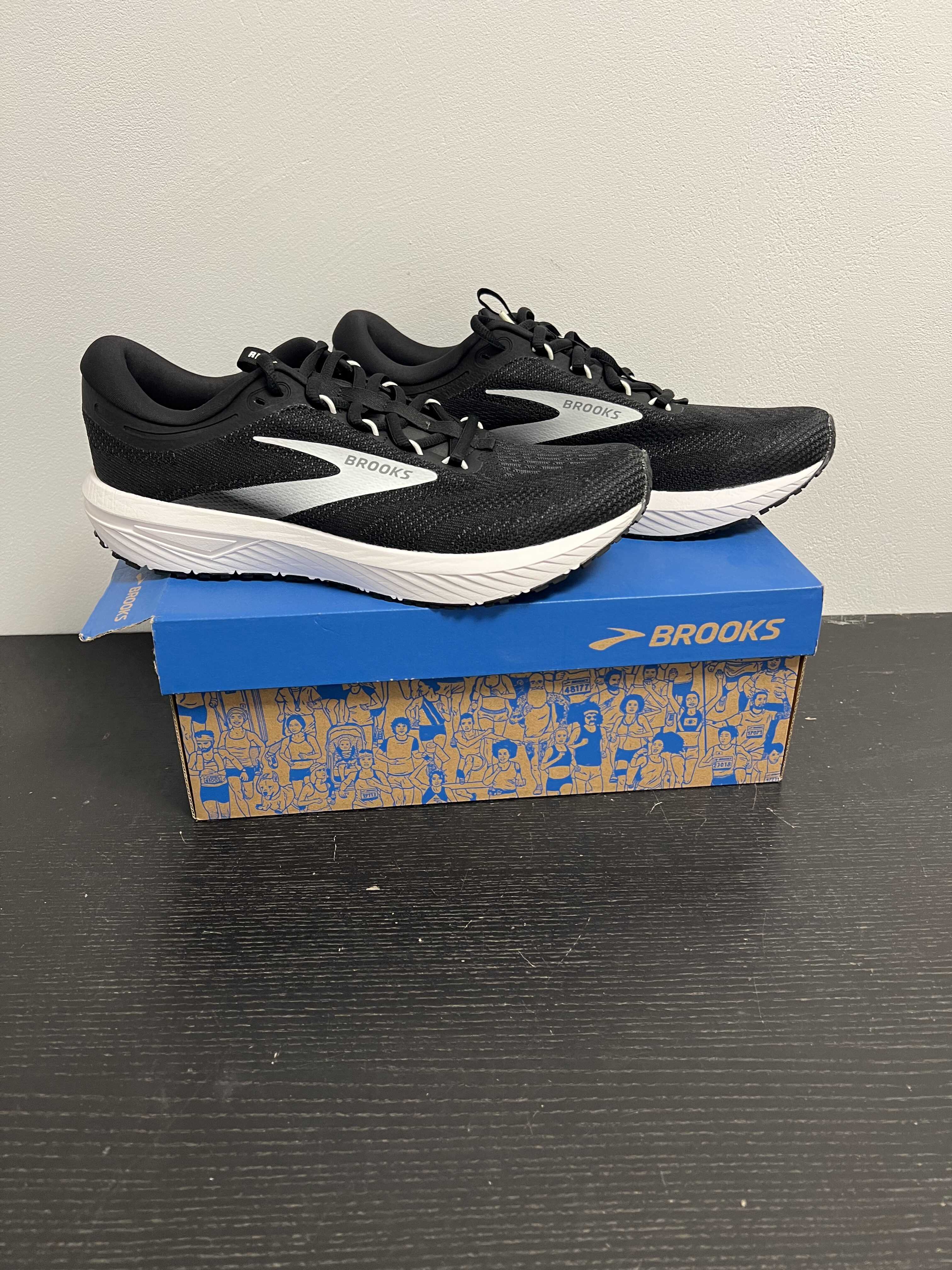 📦 Box butów – 18 par | Obuwie Premium Strefa Mody Hurtowy mix obuwia premium zoptymalizowany pod sprzedaż