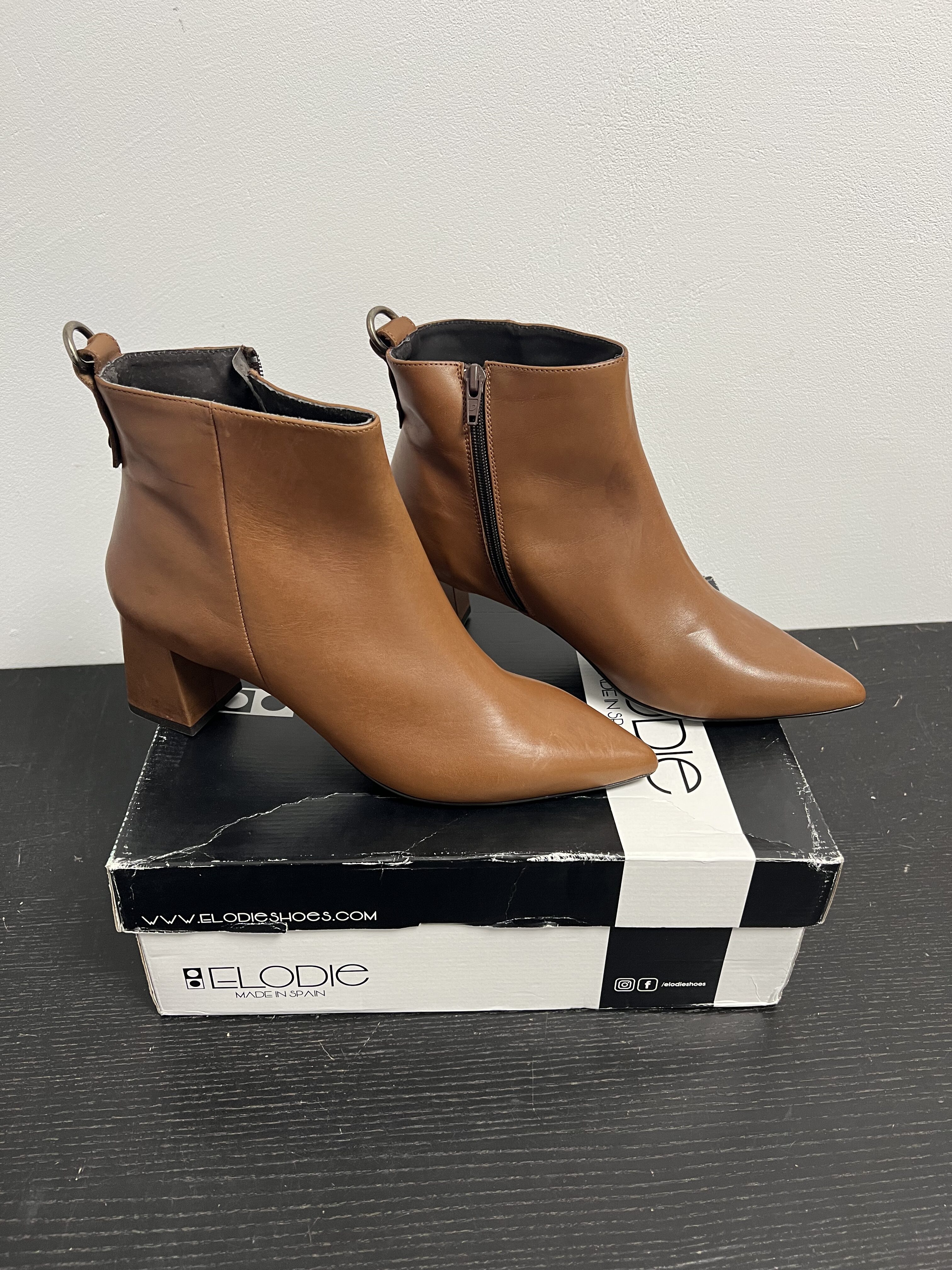 Box butów – 17 par | Obuwie Premium Strefa Mody Hurtowy mix obuwia premium zoptymalizowany pod sprzedaż
